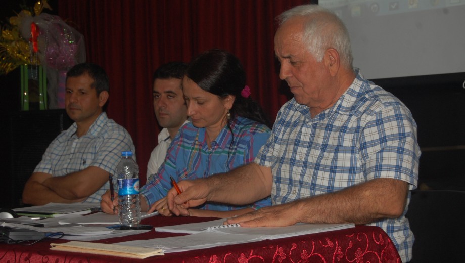 ÇİLEK ÜRETİCİLERİ BİRLİK KURUYOR