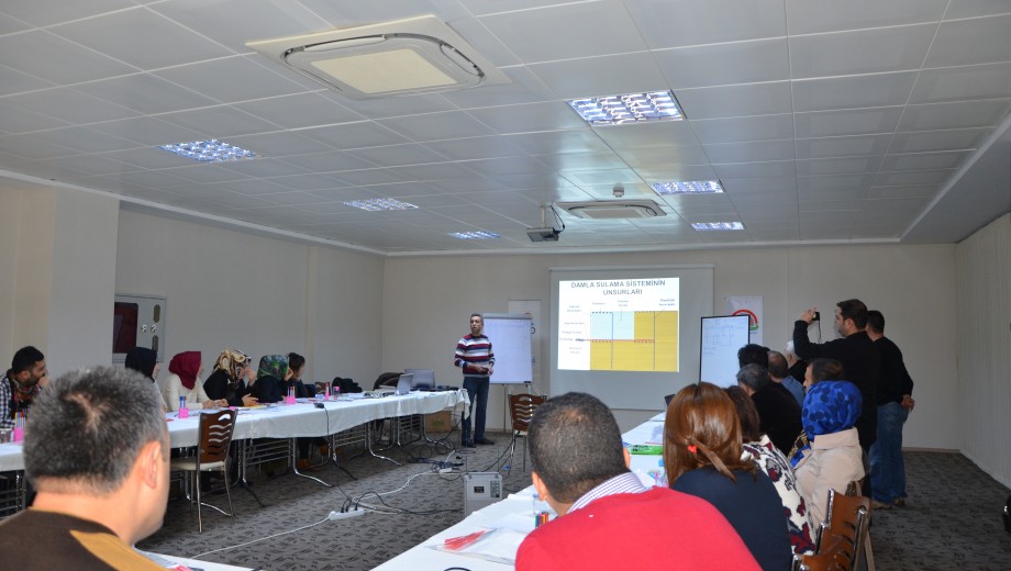 Yayım Elemanlarına “Basınçlı Sulama Sistemlerinin Projelendirilmesi ve Sulama Zaman Planlaması” eğitimi gerçekleştirildi.