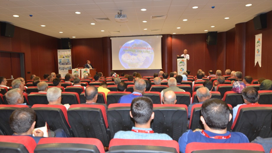 GAP TEYAP kapsamında düzenlenen organizasyon ile çiftçilerimiz “İklim Değişikliği ve Sürdürülebilir Tarım Tedbirleri” konulu panele ve Ekoloji İzmir Fuarı’ na katılım sağlamıştır.