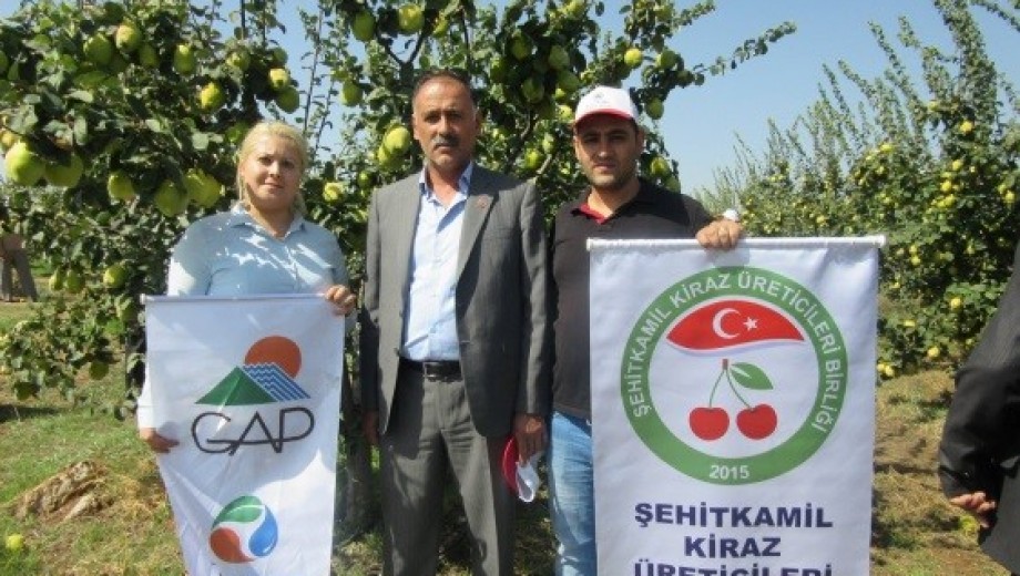 GAP TEYAP organizasyonunda Gaziantep Şehitkamil Kiraz Üreticileri Birliğine üye çiftçilere kiraz hastalıkları-zararlıları, çiftçi örgütlemesi, ürün işleme ve değerlendirme konularına yönelik teknik gezi düzenlendi.